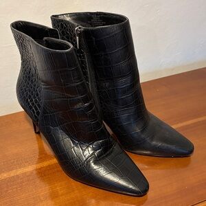 Vince Camuto WOMENS Black Leather Pointed Toe Ankle Booties